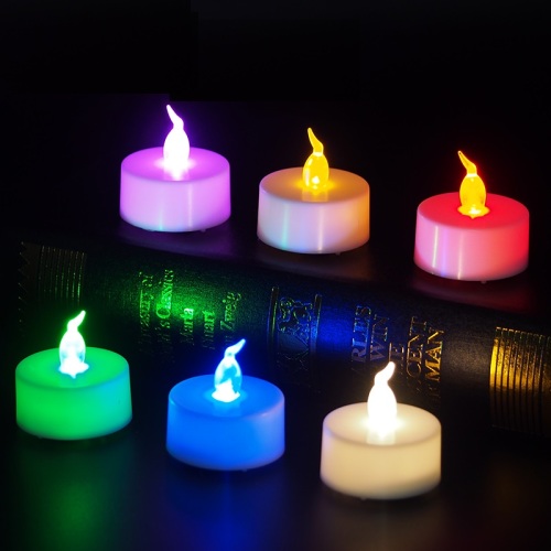 배터리 전원을 사용하는 깜박이는 불꽃없는 LED Tealight 캔들