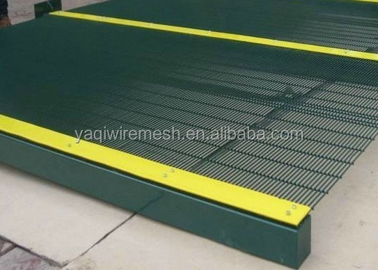 76.2mm*12.7mm anti-climb galvanized/pvc coated welded mesh fence used in army
