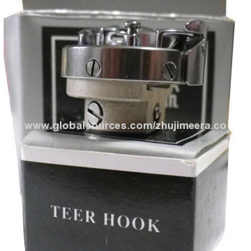 Rotating shuttle for embroidery machine hook and embroidery teer hook