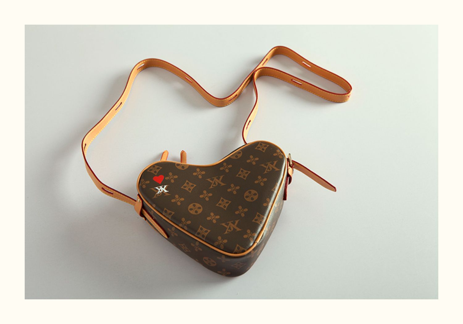 2021 hot sale designer handbags for women famous brands love heart-shaped retro print diagonal lady handbag