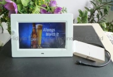 2014 hotsales newest 7" multi function digital photo frame with motion