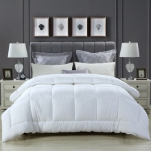 Quilted Luxury Designer Customized Bedding Set with Solid Embroidery Pattern for Bedspread