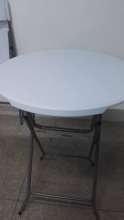 Folding round tables