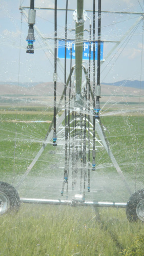 automatic pivot irrigation system used in agriculture
