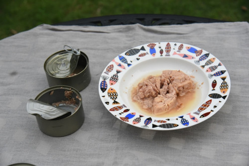 コーシャ・スキップジャックは、オリーブオイルで1kgのマグロを缶詰にすることができます