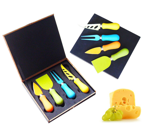 Cheese box with 4pcs of cheese knife