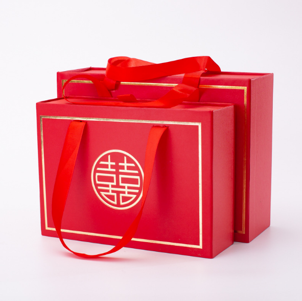 أحمر عرس هدية مربع مع مقبض احباط الذهب
