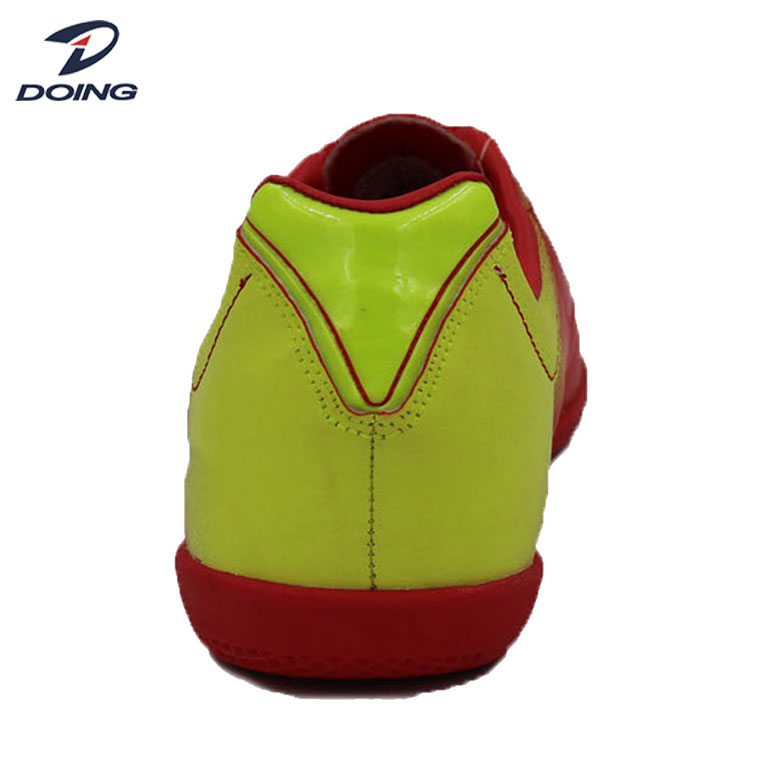 China manufacturer pu lightweight sport football shoes soccer boots