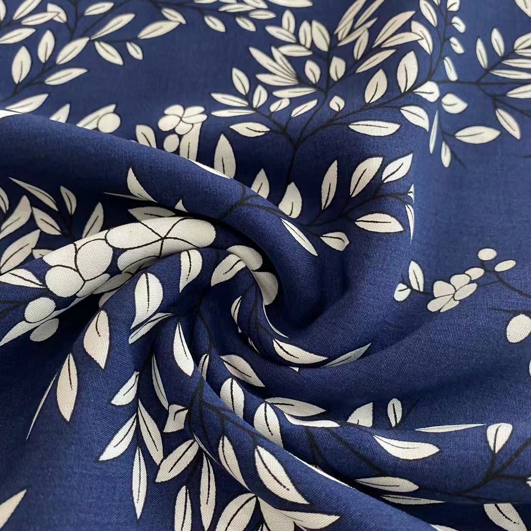 Spunne vävt rayon challis tyg blommig viskosmaterial tropiskt tryckt 100% viskos rayon tyg för klänningskjorta