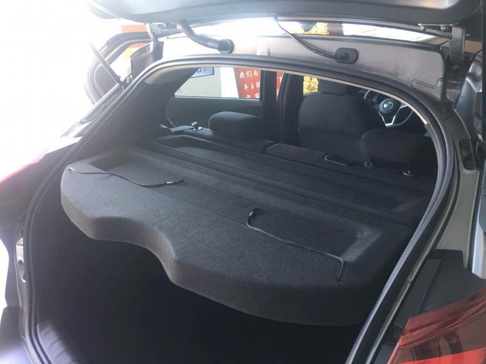 Nissan Kicks Retractable Cargo Cover