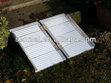 Aluminium folding trailer ramps