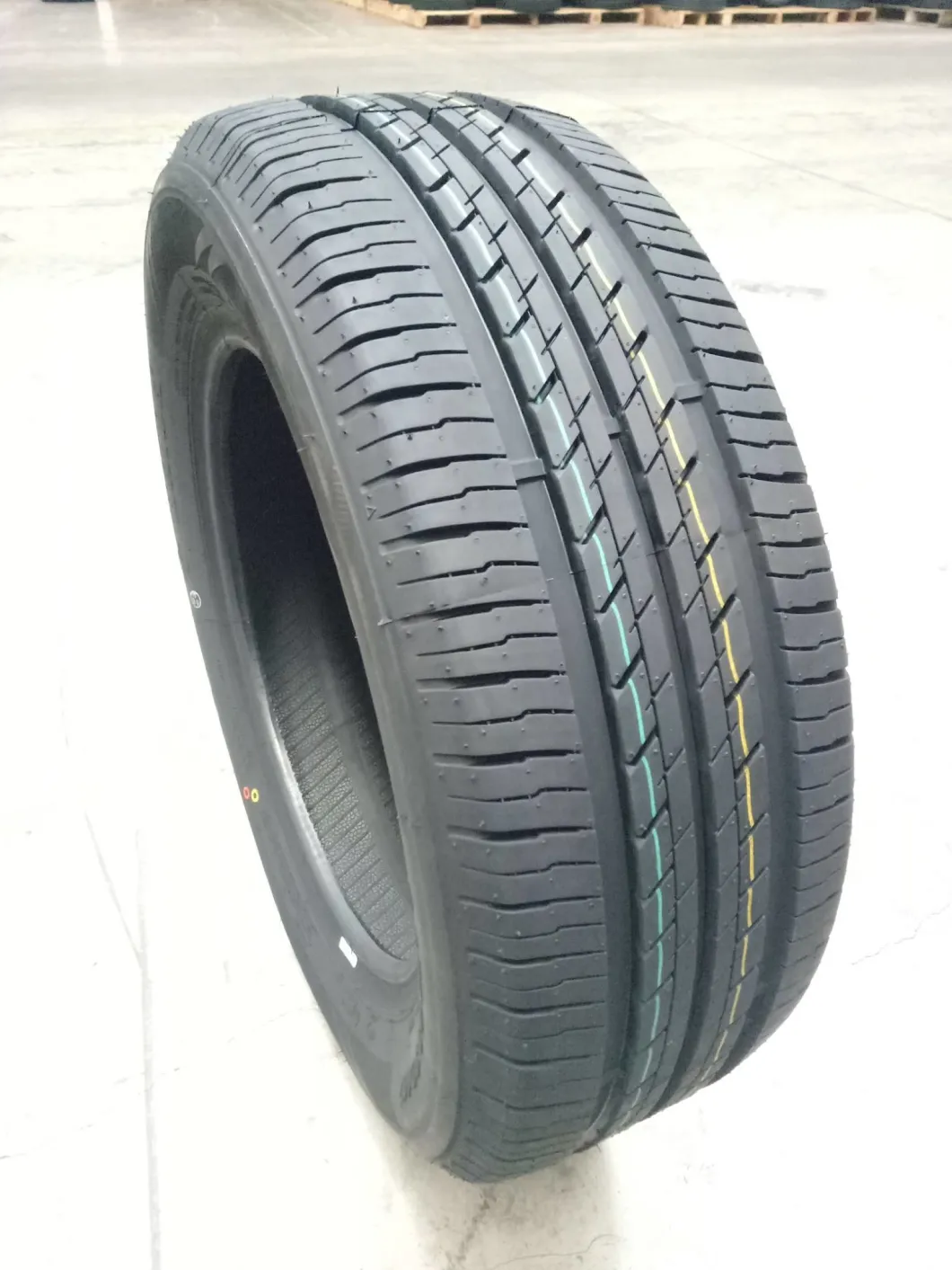 Top Brand Haida Tyre Car Tyre for Sale 195/65r15 275/55r20