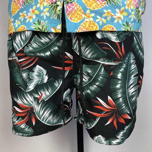 Shorts de praia de impressão floral à beira -mar