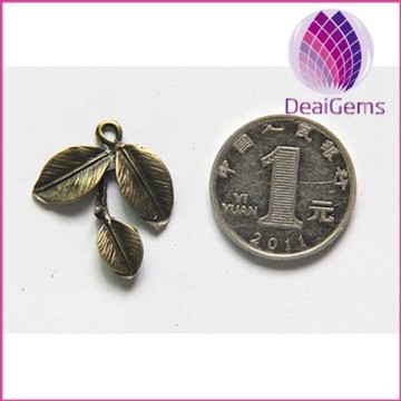 Tibetan style antique bronze alloy leafe pendant