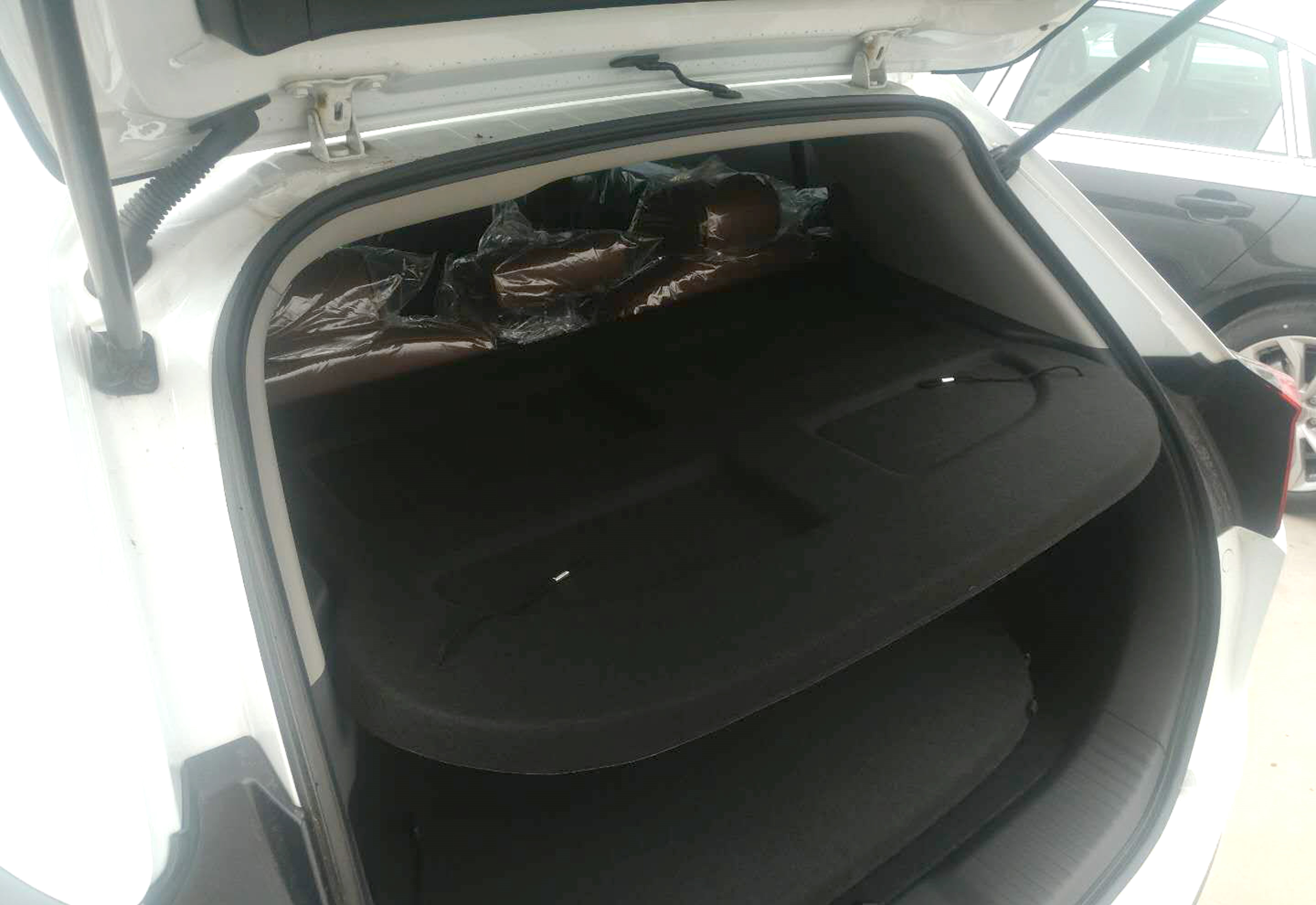 Non Retractable Tonneau Cargo Trunk Cover