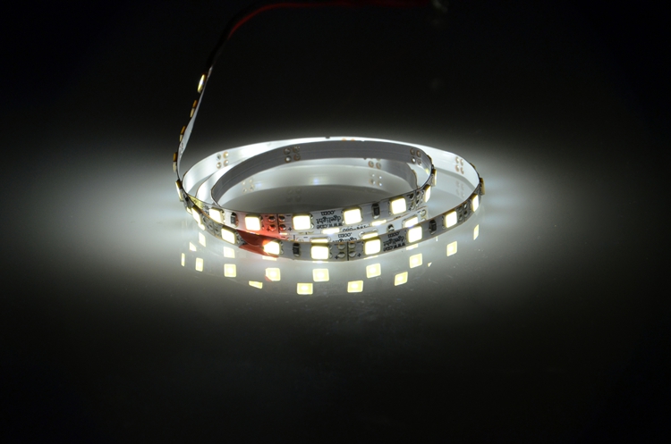 High Lumen brightness 12V outdoor led strip light 2835 bulbs white light advertising solution luces de navidad led