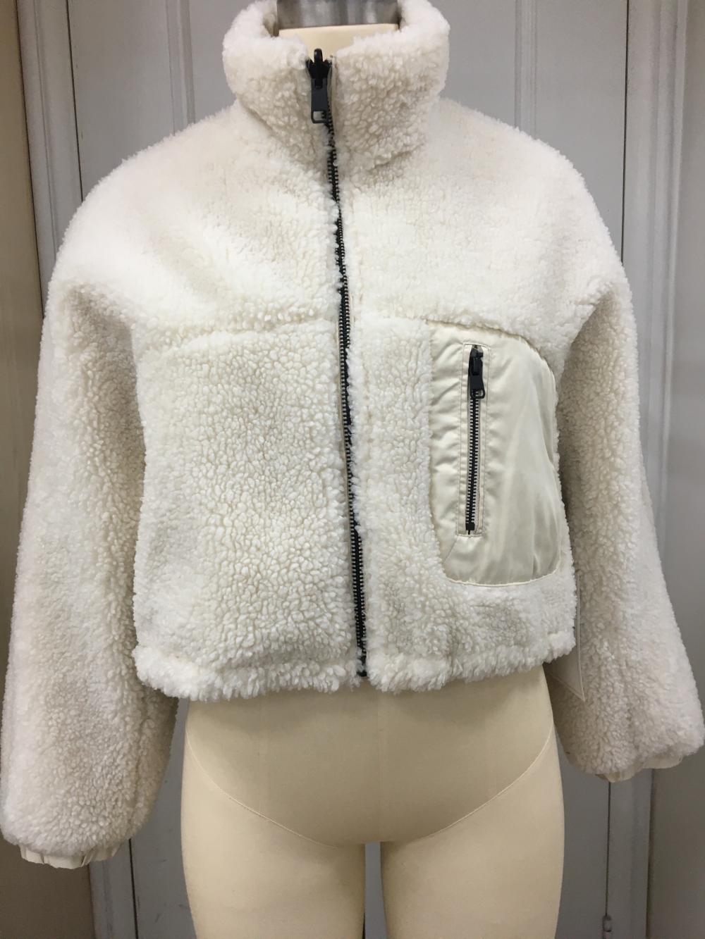 Chaqueta de piel de oveja blanca con cremallera