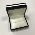 Caja de regalos de regalo de madera negro de lujo para el anillo