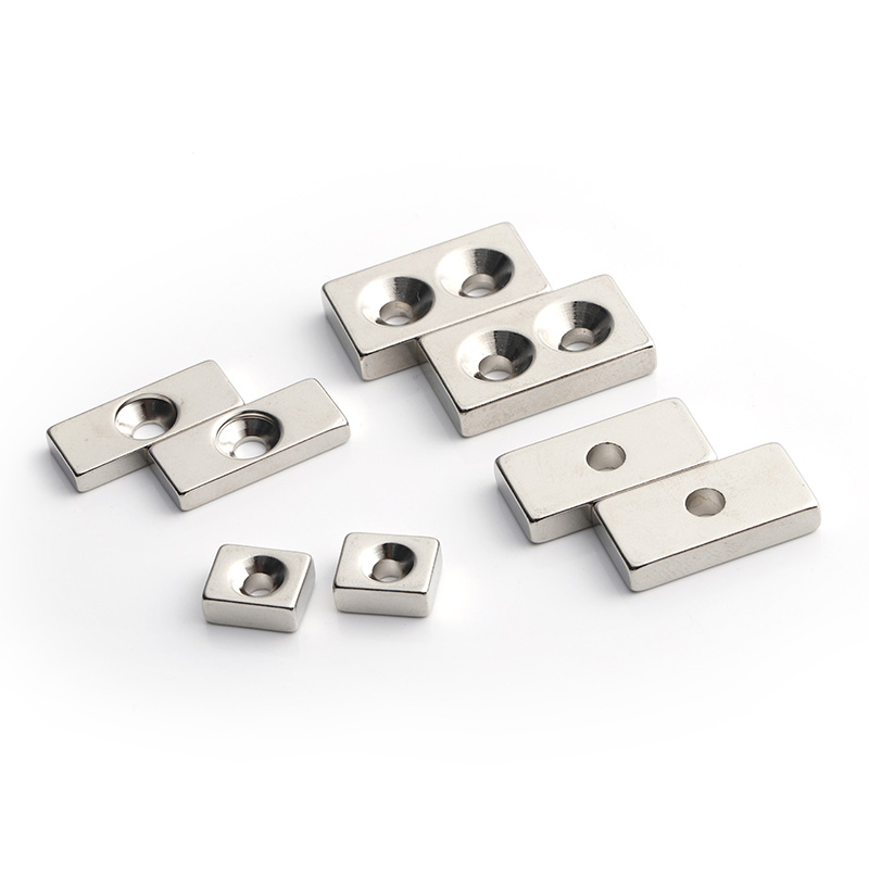 N42 Прямоугольные спеченные NDFEB Neodymium Block Magnets с отверстиями для промышленности