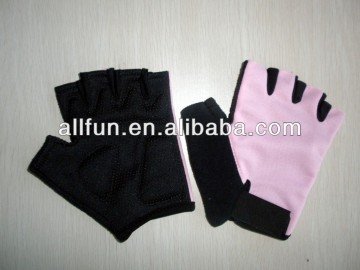 Weight training gloves