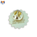 Gouden zonnebloem leeuwenbadge enamale pin