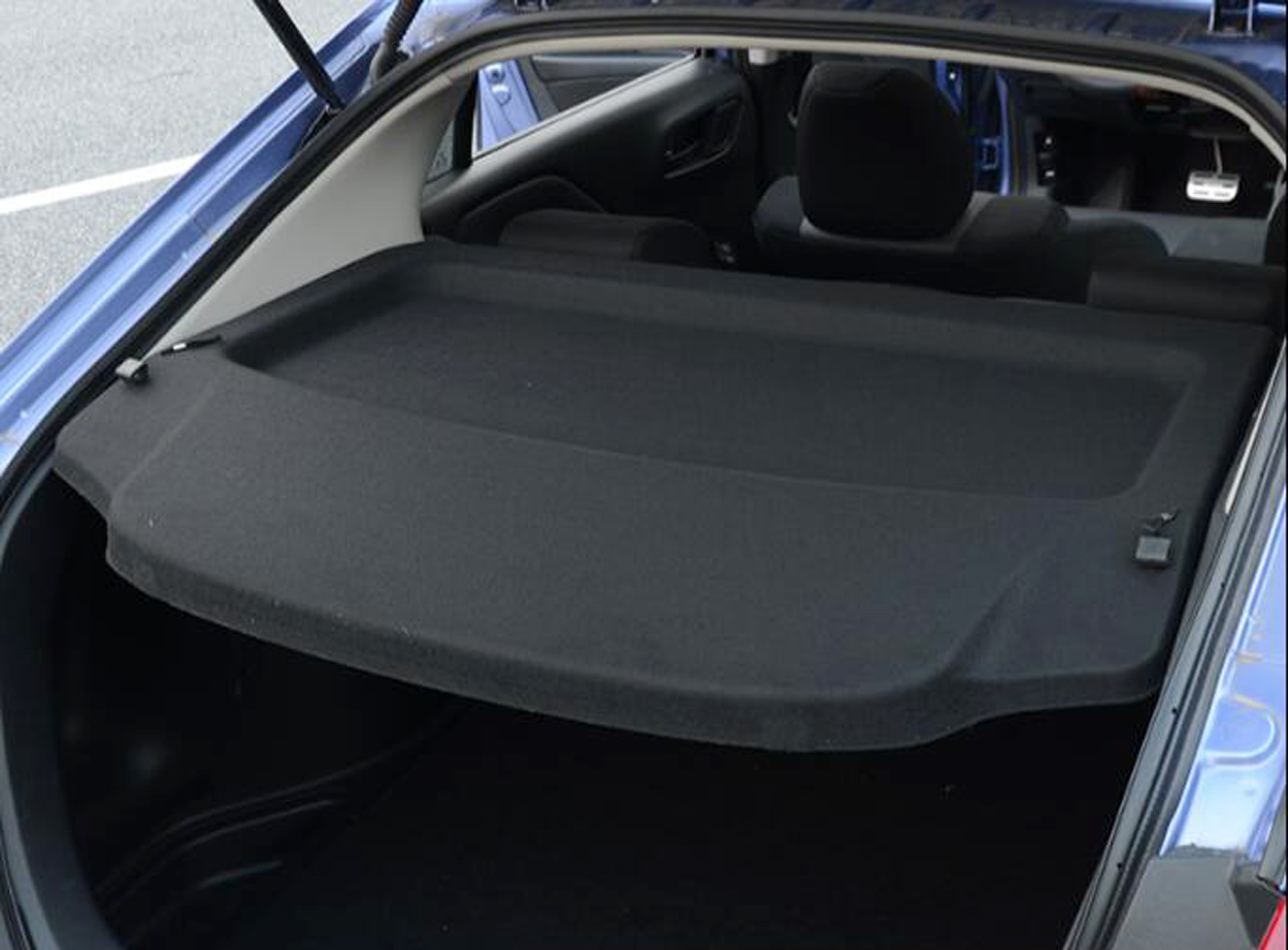 Spacious Retractable Cargo Cover