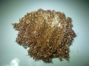 Synthetic copper mica gold pearl pigment powder