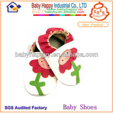 High Quality Competitive Price Beautiful Flower Pattern Skid-proof White Baby Genuine Leather Shoes