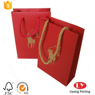 Bolsa de presente de papel vermelho com logotipo de ouro