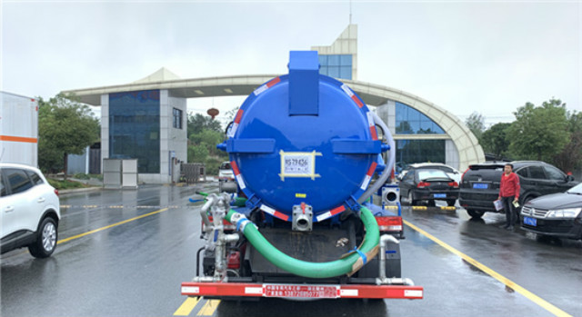 دونغفنغ Euro6 فراغ شاحنة شفط مياه الصرف الصحي