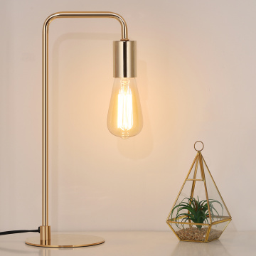 Kleine gouden metalen lamp voor het bed