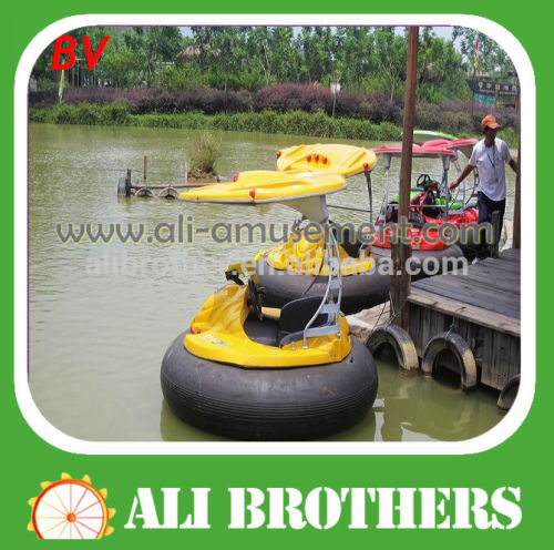 Professional Design Swimming Pool Kids Bumper Water Boat with Water Gun