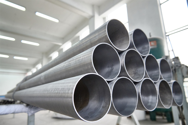 Seamless titanium tube