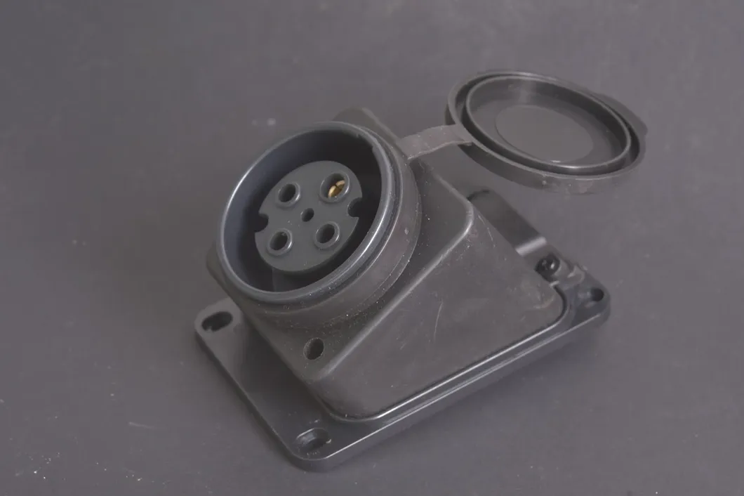 Трехфазная немецкая вилка 3п+З 3 32А 380В (резина)