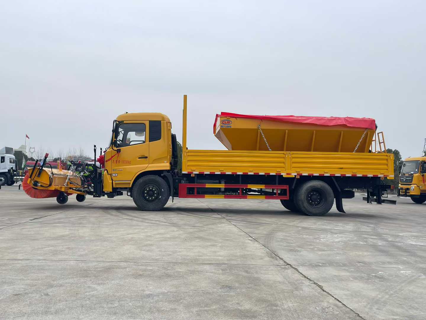 Эффективный снегоочиститель для чрезвычайных ситуаций Efficient Snow Removal Truck for Emergency Situations