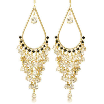 Elegant tear-shaped drop earring