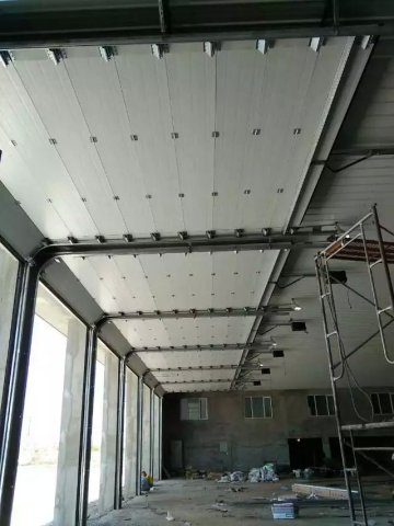 Industrial overhead sectional door