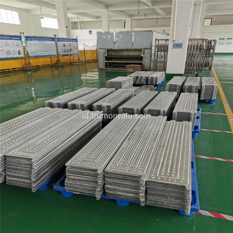 Desain pelat pendingin baterai lithium aluminium berkembang