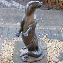 Popular Design Outdoor Decorative Life Size Bronze Otter Sculpture