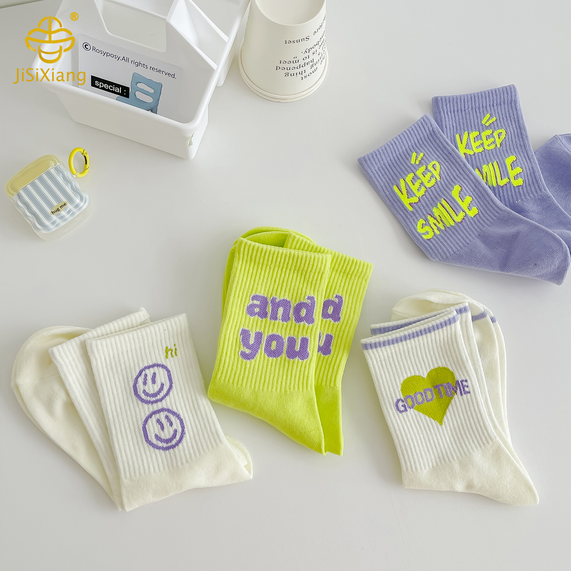 컬러 레터 튜브 양말의 한국 버전 Korean version of the color letter tube socks