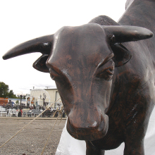 Famous life size bronze bucking bull statue