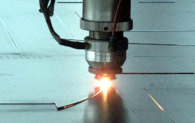 Servizi di taglio laser a fibra