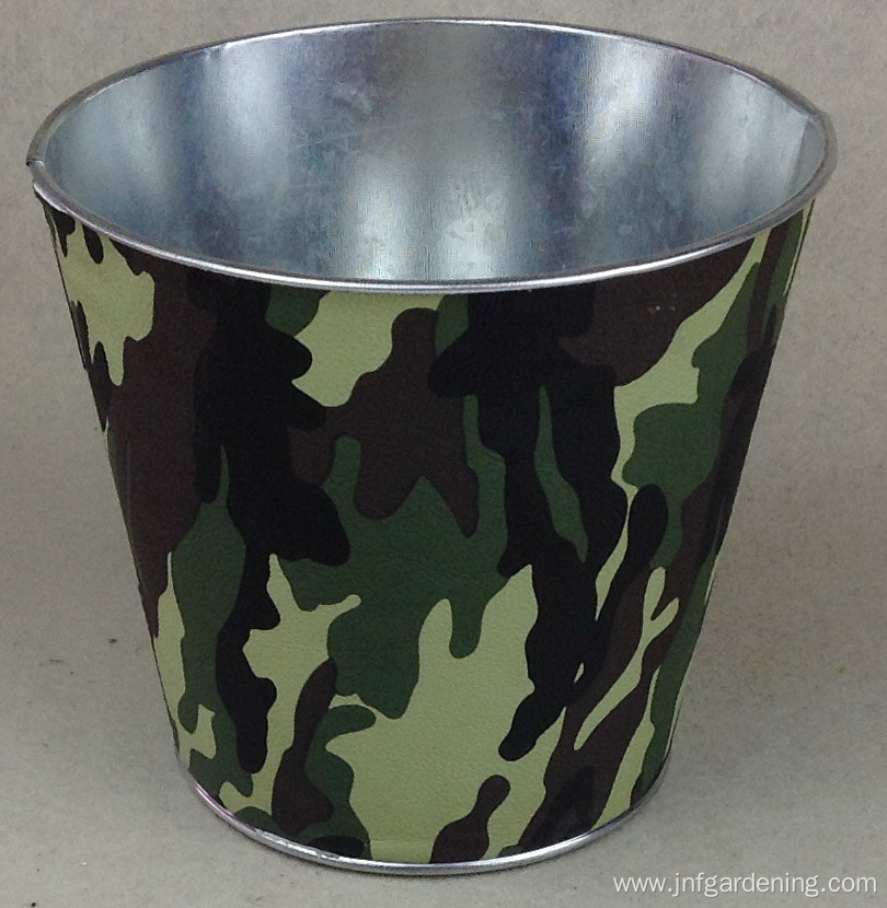 Doodle pattern iron flower bucket