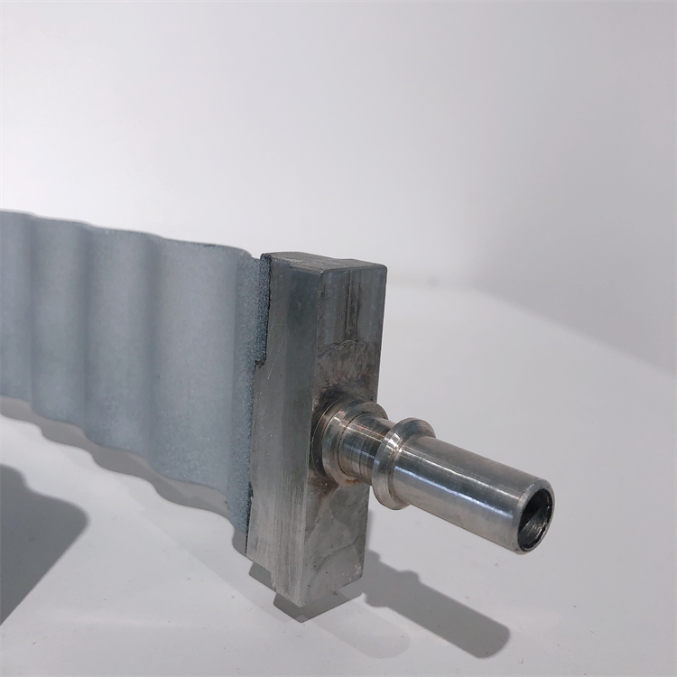 Tube de refroidissement d&#39;eau extrudé en aluminium pour EV