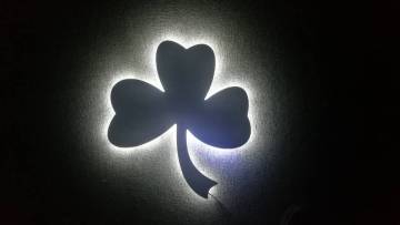 Cloverleaf backlit light sign