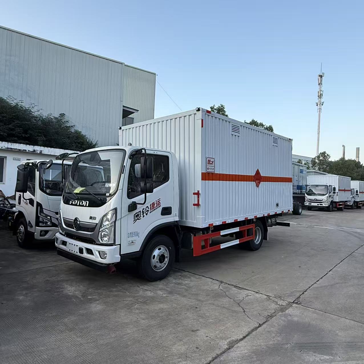 Автоцистерна с фургоном для транспорта Fuel Tank Truck with Van Design for Transport