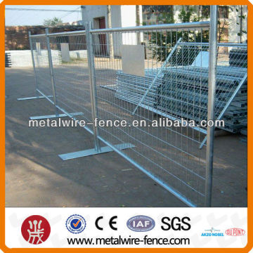 temporary fence with plastic feet