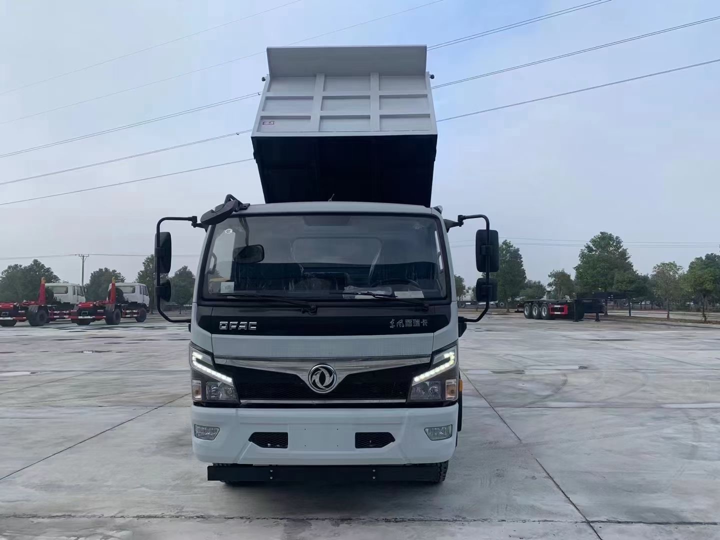 Dongfeng Dump Truck (3) Dongfeng Dump Truck (3)