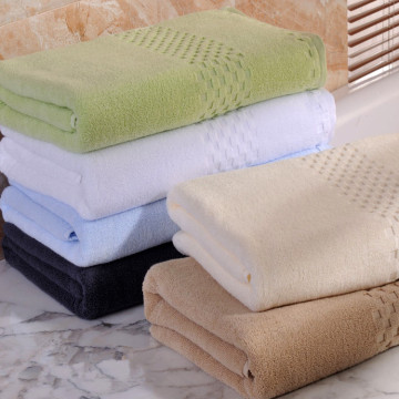 2016 hot sale fashiobale custom bath towel in the philippines