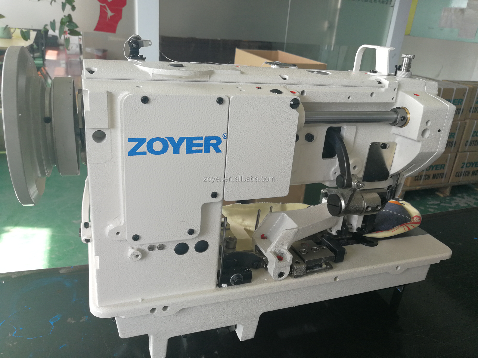 ZY1510AE Quilt hemming Single-needle compound feed three-synchronous Bedding cushions tatami machine